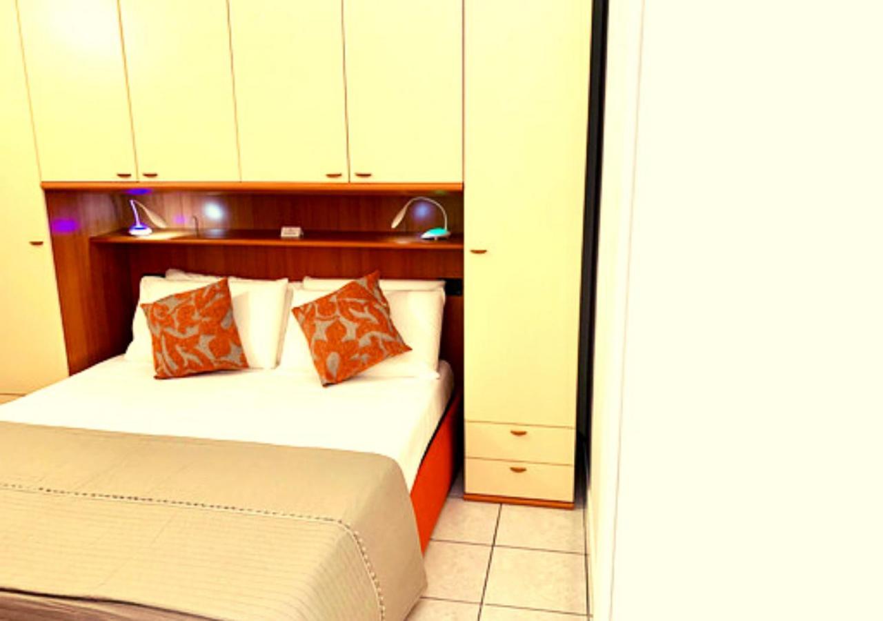 Gardalakeapartment A Sirmione Exteriör bild